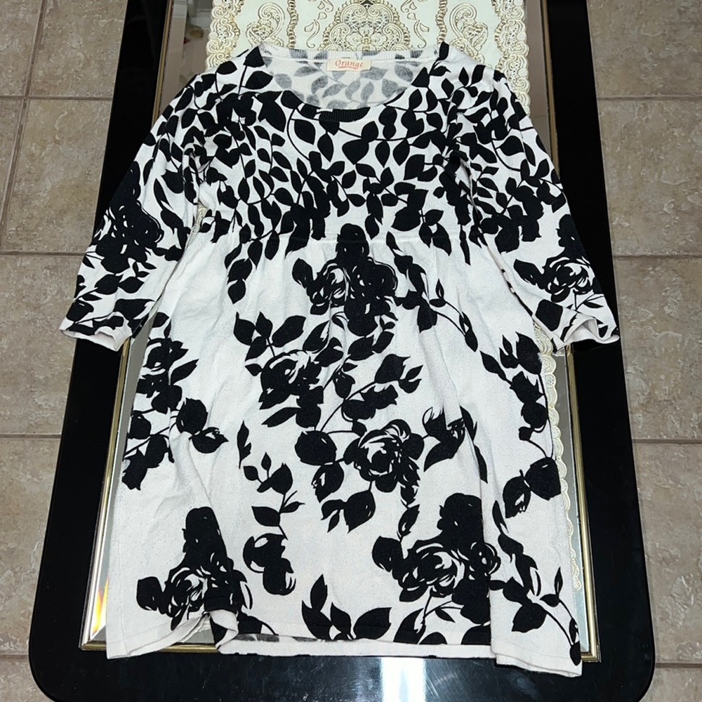 White 3/4 sleeve mini sweater dress with black floral print